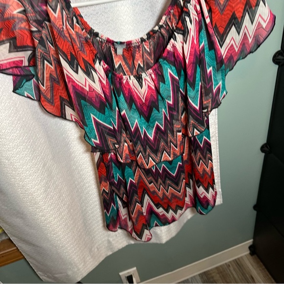 Red and Black Flutter Sleeve Ruffled Blouse - Picture 2 of 6